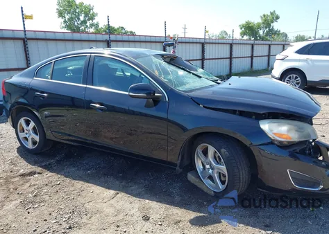 2012 Volvo S60 T5 z USA, uszkodzony, nr VIN YV1622FSXC2145297